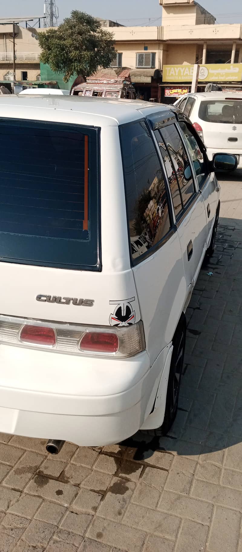 Cultus 2014 model, Lahore registered, white colour 7