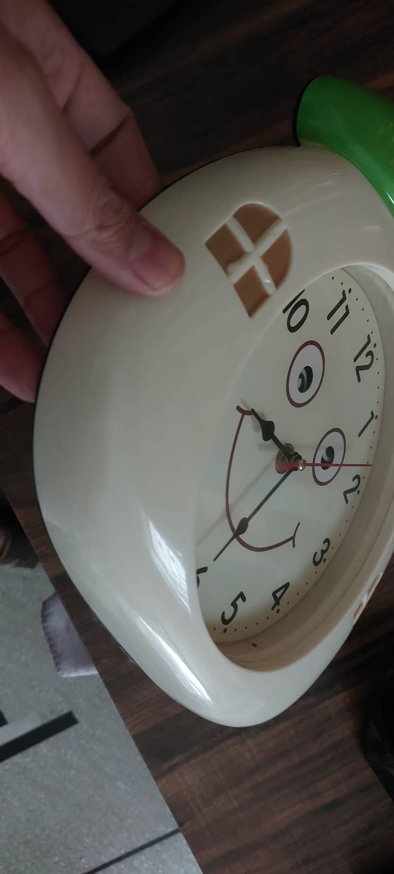 Almost new condition, wall clock with rotating eyes as pendulum 5