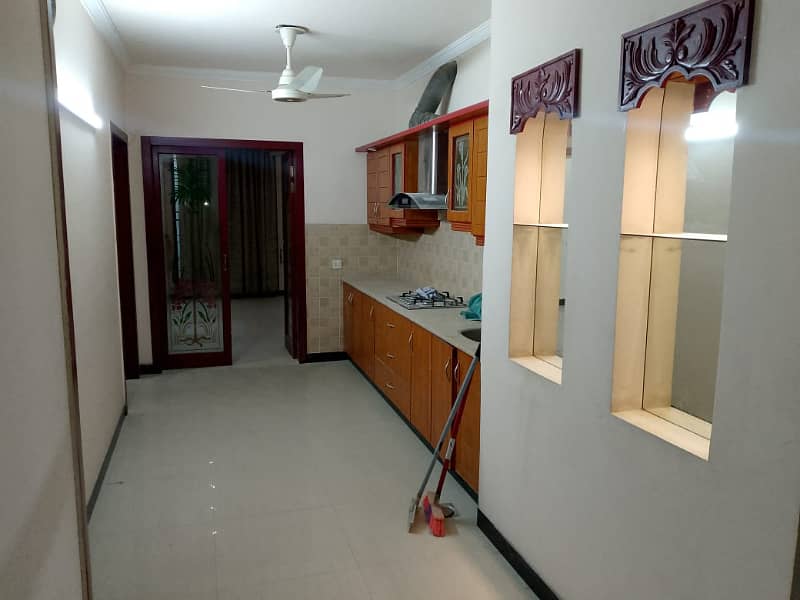 20 Marla House In Central DHA Phase 5 - Block B For Rent 3