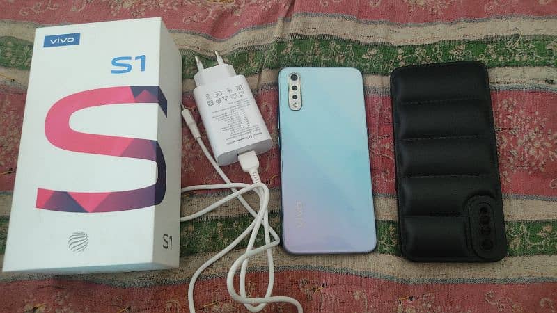 vivo s1 for sale condition good with box charge all ok ram 4+1/128 0