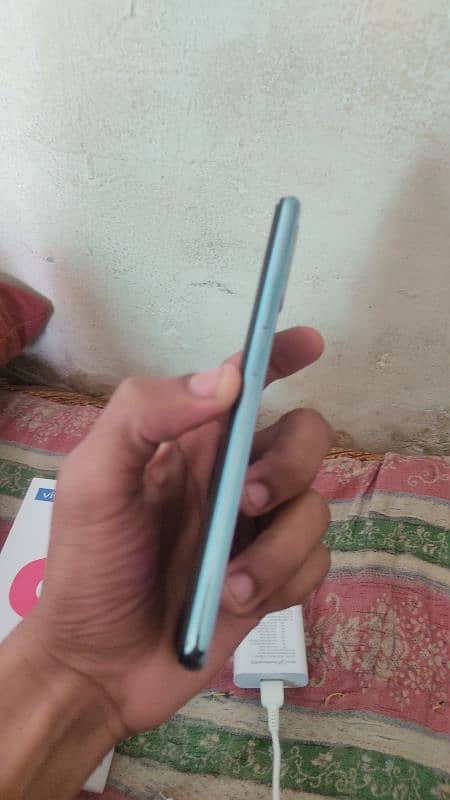 vivo s1 for sale condition good with box charge all ok ram 4+1/128 3