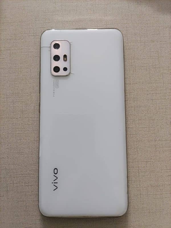 vivo v 17 8 GB ram 256 GB momry in display fingar print 0