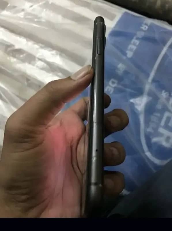 iphone 11 non active 10/10 condition full sim time available 3