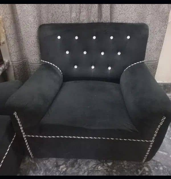 Black sofa velvet 4