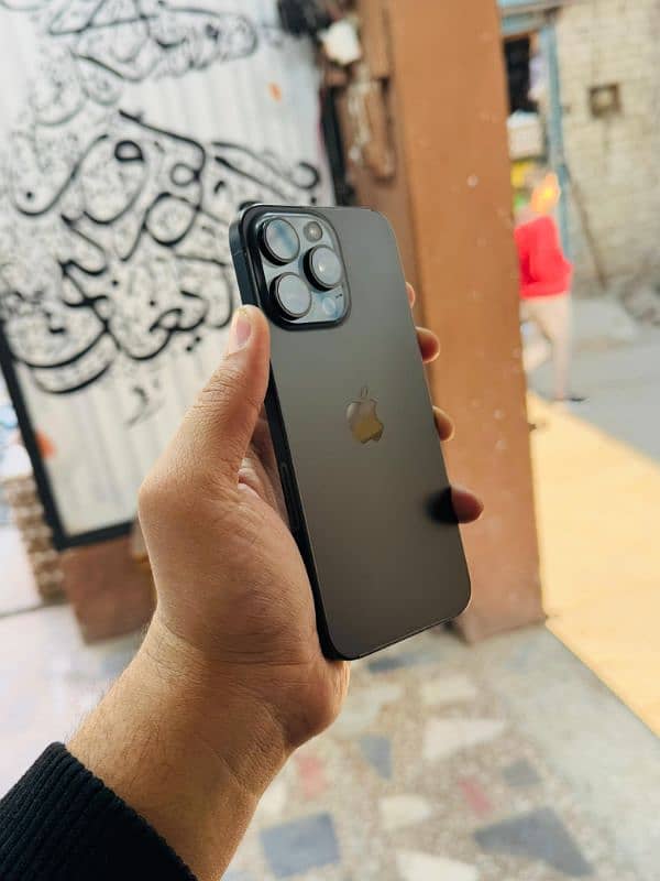 iphone 15 Pro Max Black Waterpack 2