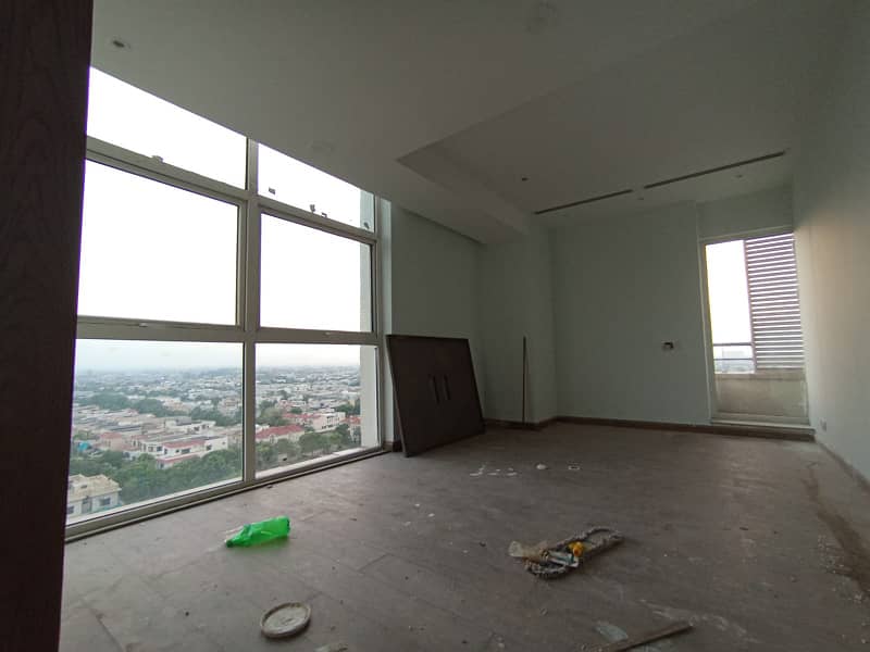 Beautiful Luxury Corner 3 Bedrooms Apartment 14