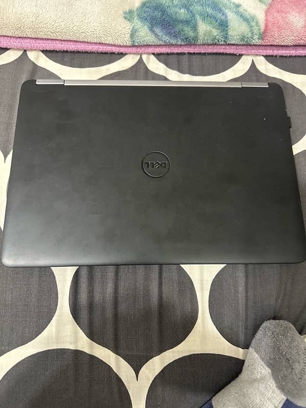 laptop with original charger 1