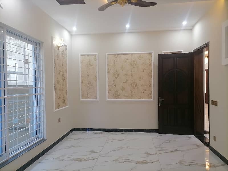 Johar Town Phase 1 - Block G1 House For Sale Sized 12 Marla 6