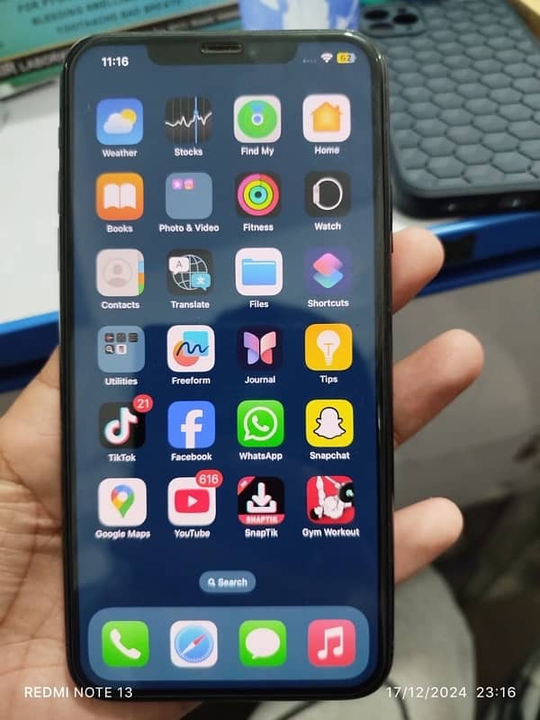 iphone 11 pro max zero time charge 100 battery 10/10 waterpack 64gb 4