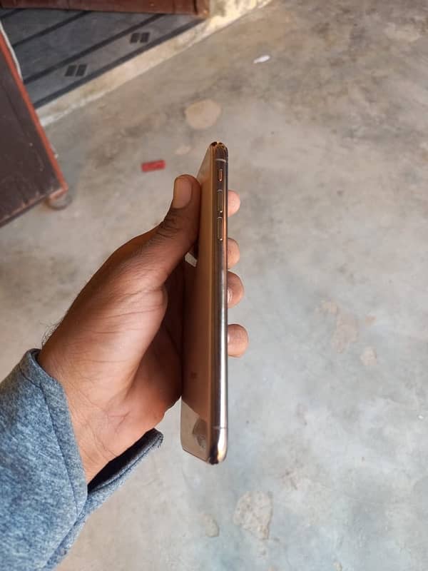 i phone xs pta 4