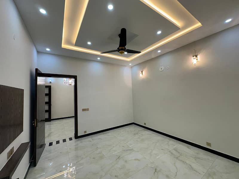 10 Marla Beautiful Luxury House For Sale In Nargis Block Bahria Town Lahore 5