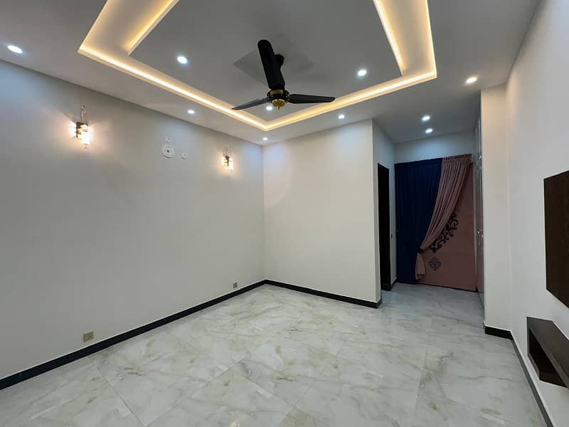 10 Marla Beautiful Luxury House For Sale In Nargis Block Bahria Town Lahore 6