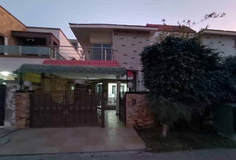 11 Marla Beautifull House For Sale In Safari Villas Bahria Town Lahore 0