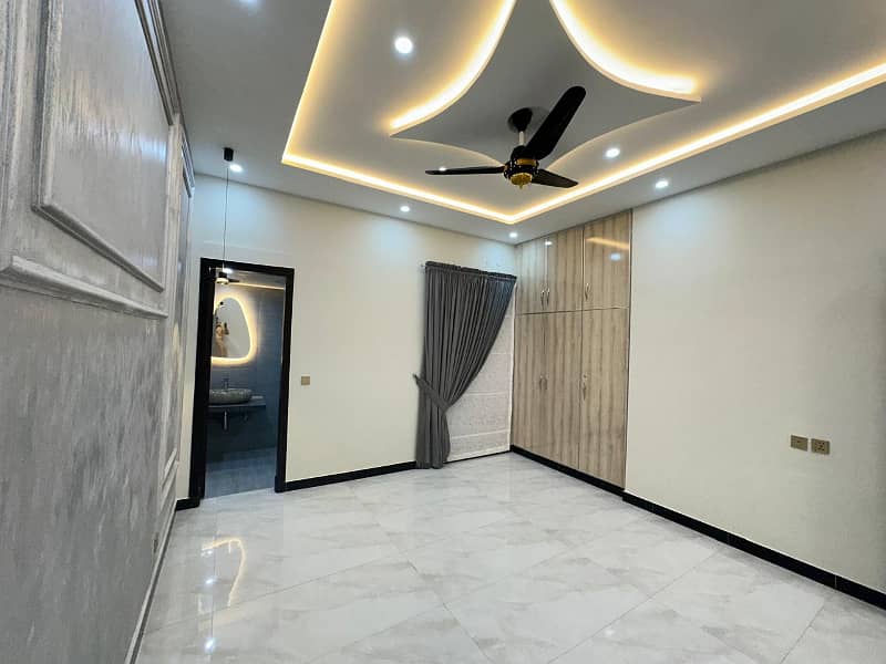 10 Marla Beautiful Luxury House For Sale In Nargis Block Bahria Town Lahore 18