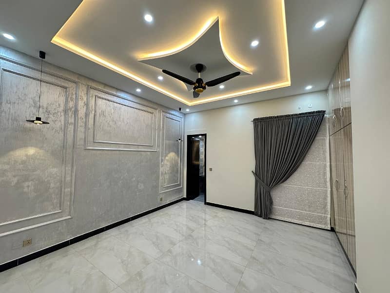 10 Marla Beautiful Luxury House For Sale In Nargis Block Bahria Town Lahore 19