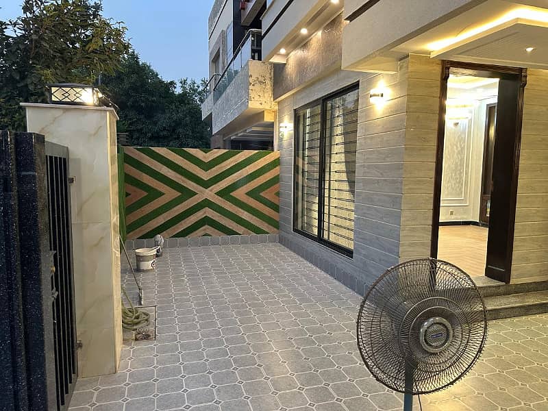 10 Marla Beautiful Luxury House For Sale In Nargis Block Bahria Town Lahore 23