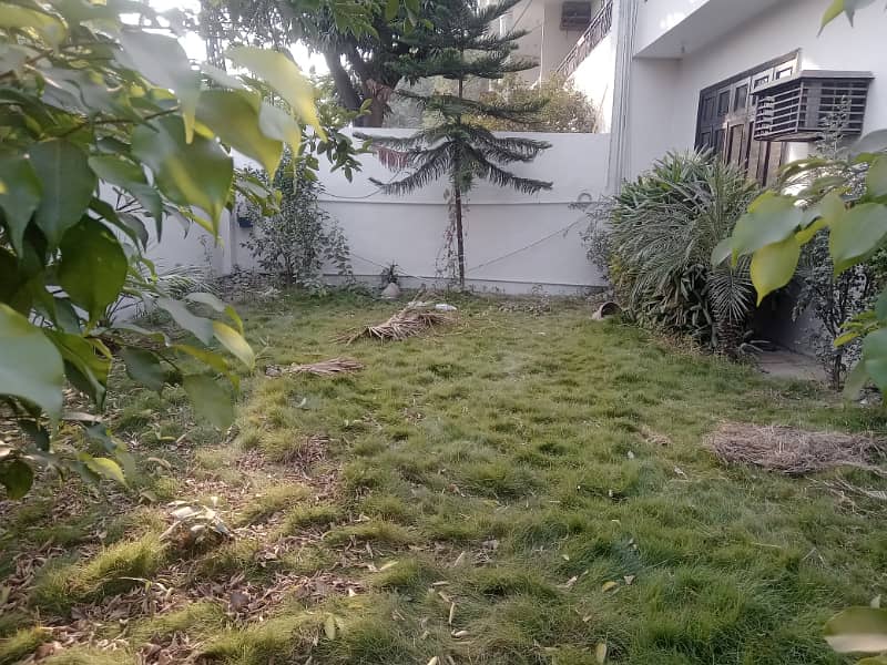 1 kanal 3 bedroom outstanding lower portion in model town for rent 4