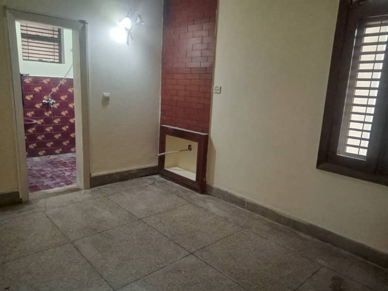 1 kanal 3 bedroom outstanding lower portion in model town for rent 6