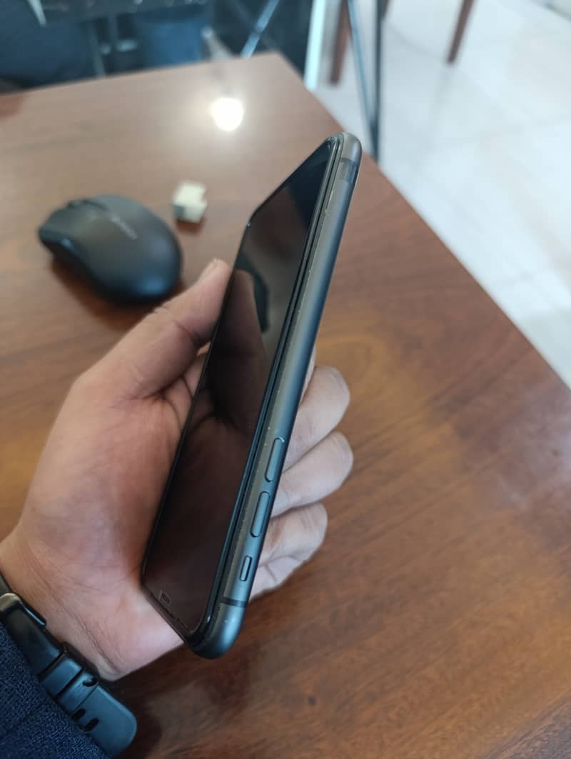 iphone 11 non PTA 3