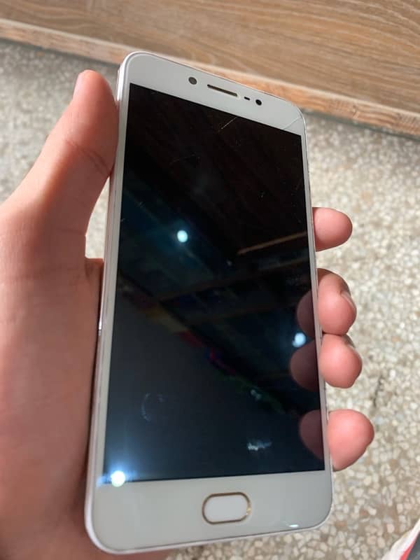 vivo y67  4/64 Gb only phone full oky 0