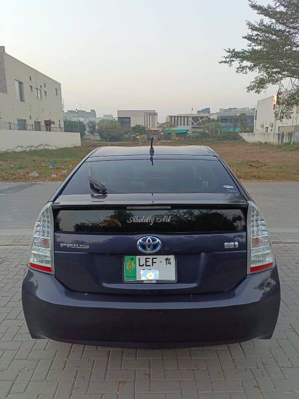 Toyota Prius 2011 1