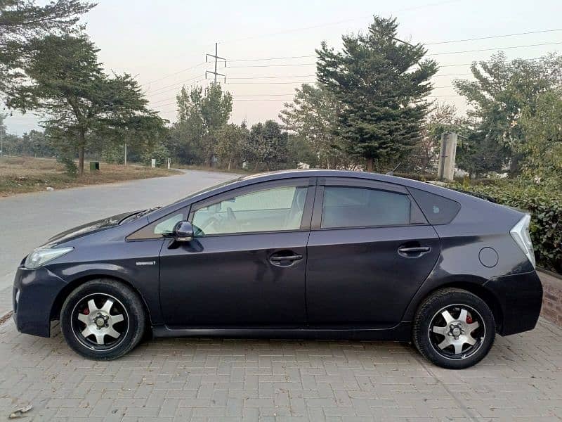 Toyota Prius 2011 3