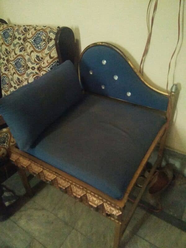 Center table chair sofa 3