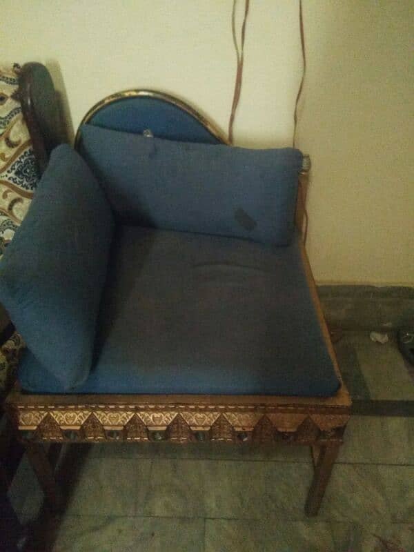 Center table chair sofa 4