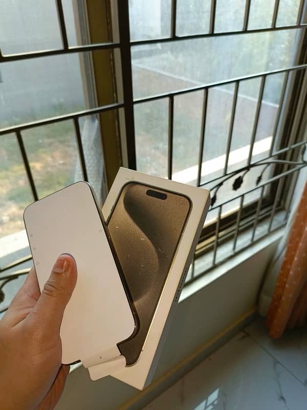 Iphone 15 pro Natural Titanium LLA 1