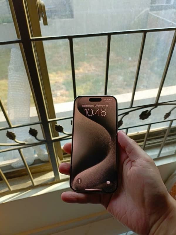 Iphone 15 pro Natural Titanium LLA 4