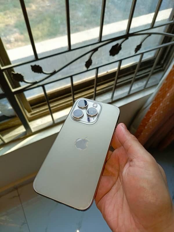 Iphone 15 pro Natural Titanium LLA 6