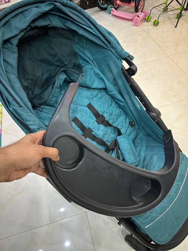 Stroller in Excellent Condition 3