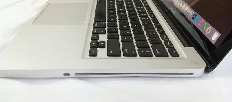 MACBOOK PRO MODEL Intel Core i7 MID 2012 8RAM 750HDD 2