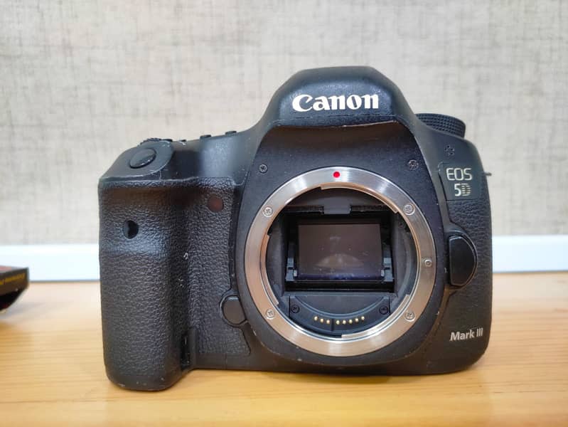 CANON 5D Mark III (with Box & All Accessories) 1