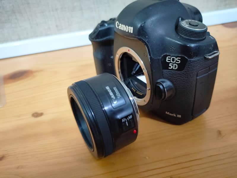 CANON 5D Mark III (with Box & All Accessories) 3