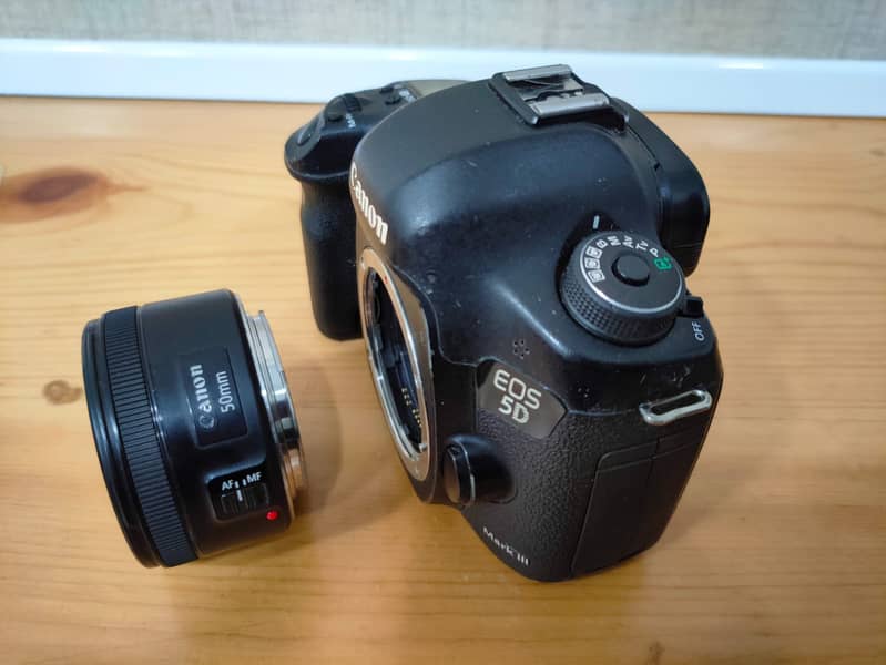 CANON 5D Mark III (with Box & All Accessories) 4