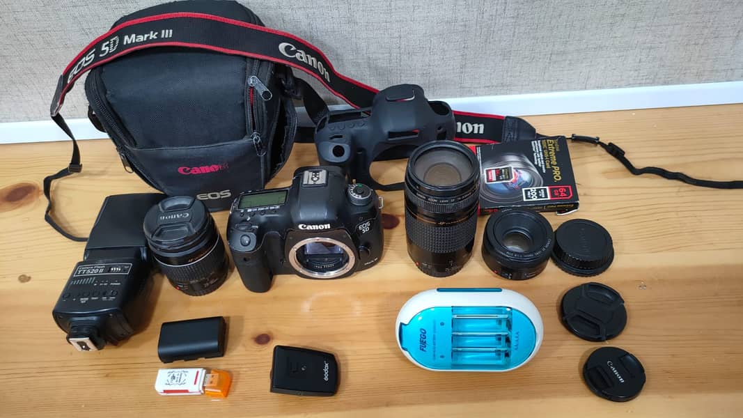 CANON 5D Mark III (with Box & All Accessories) 12