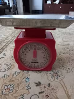 Vintage Kitchen Weighing Scale