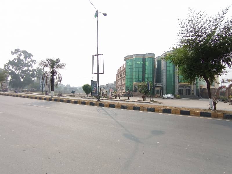 4 Kanal Commercial Plot Available for sale in Main Grand Trank Road Right Side of Anmol Marriage Hall, City Gujrat 1