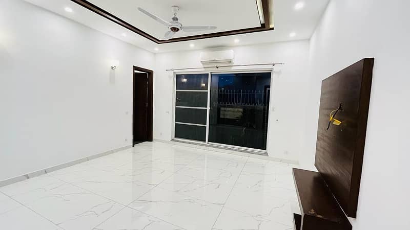 KANAL BUNGALOW AVAILABLE FOR RENT IN PHASE 6 DEFENCE 11