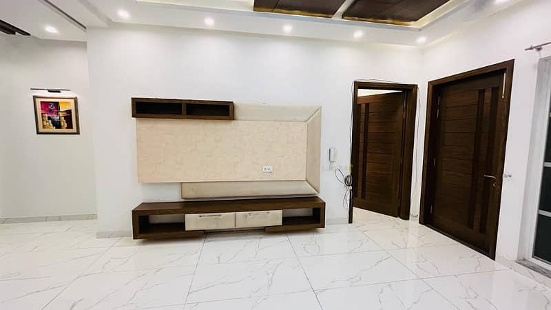 KANAL BUNGALOW AVAILABLE FOR RENT IN PHASE 6 DEFENCE 21