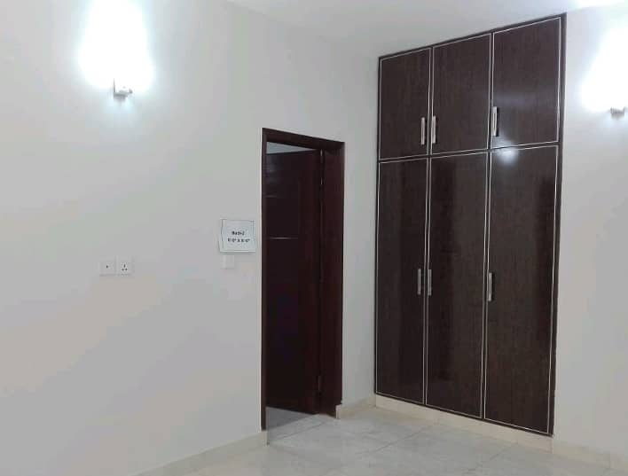 10 Marla Flat In Stunning Askari 10 Is Available For rent 0