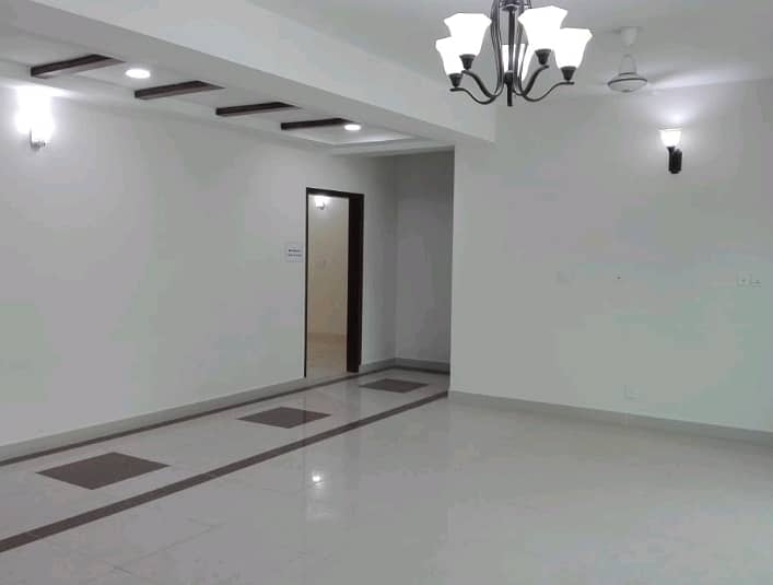 10 Marla Flat In Stunning Askari 10 Is Available For rent 2