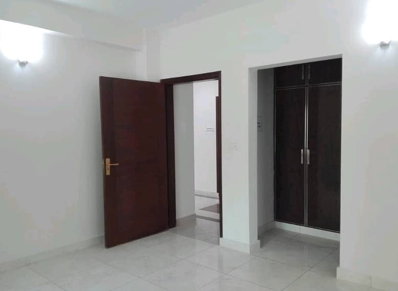 10 Marla Flat In Stunning Askari 10 Is Available For rent 4