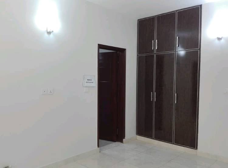 10 Marla Flat In Askari 10 Is Available For rent 0