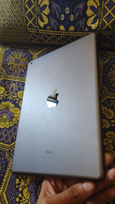 Apple iPad 7th Generation 32GB 0