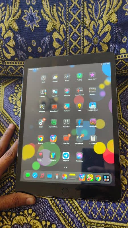 Apple iPad 7th Generation 32GB 1