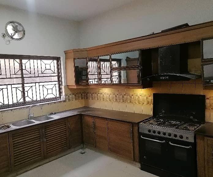 17 Marla House available for rent in Askari 10, Lahore 6