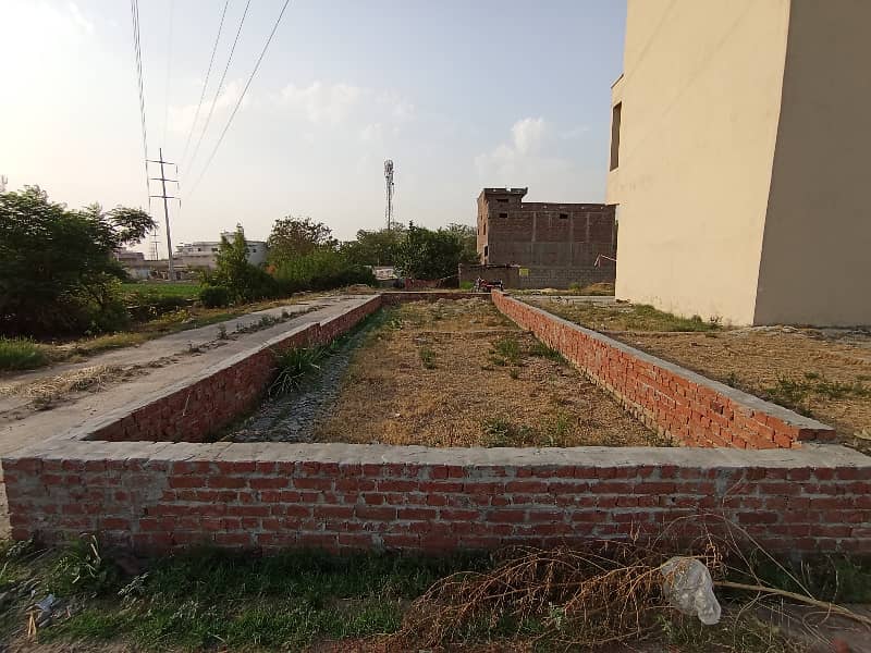 1.5 Marla Commercial Plot Available For Sale Near Service  Morh  Grand Trunk Road Gujrat 2