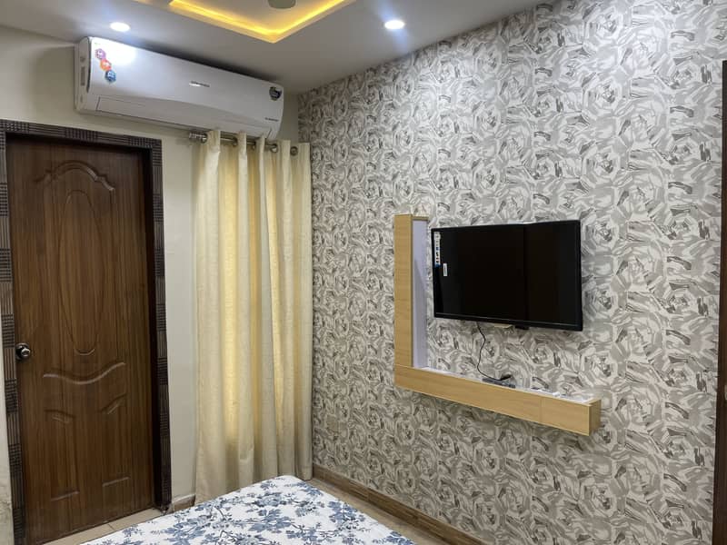 Fully Furnished Luxury Apartment Opposite Emporium Mall Near With Canal Road 2